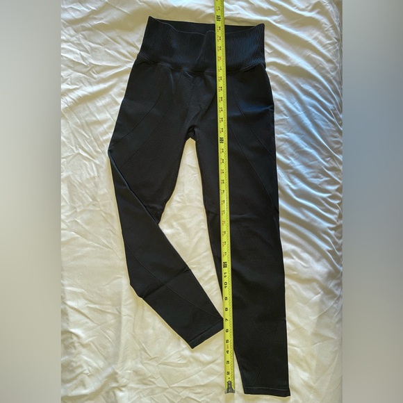 Old Navy seamless leggings, medium - Picture 2 of 6